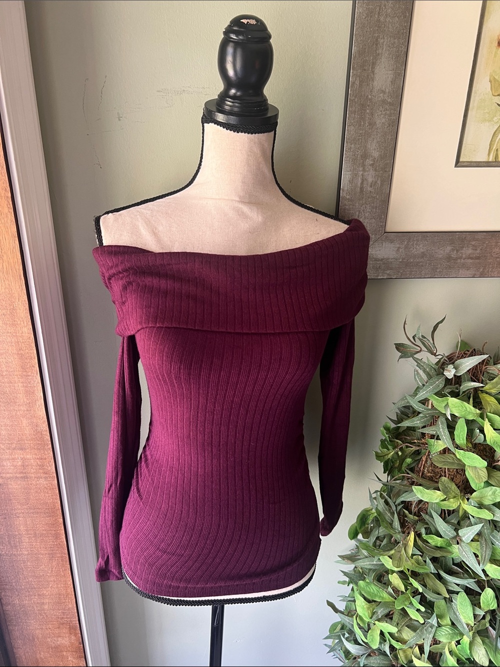 Slim-Fit Off-the-Shoulder Ribbed Sweater - Burgundy